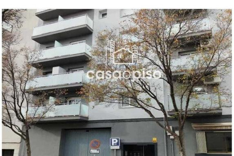 Piso  reformado en La Cogullada 3 dormitorios, 1 baño, todo exterior, cocina individual, con dos balcones uno de 6m y otro de 4m y en Terrassa