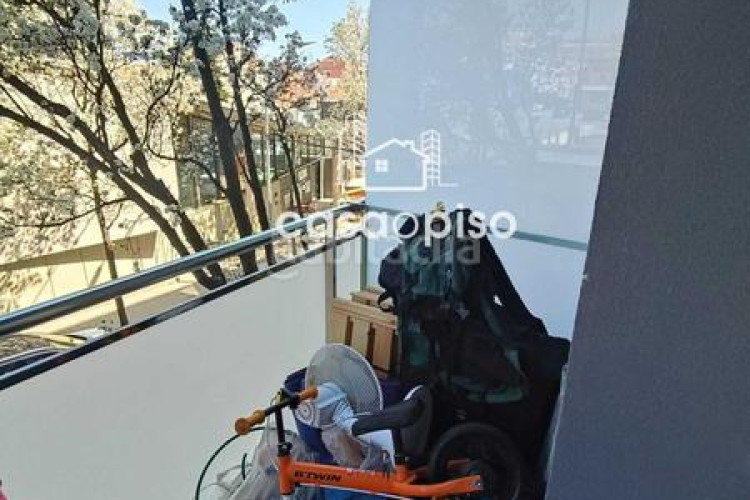 Piso  reformado en La Cogullada 3 dormitorios, 1 baño, todo exterior, cocina individual, con dos balcones uno de 6m y otro de 4m y en Terrassa