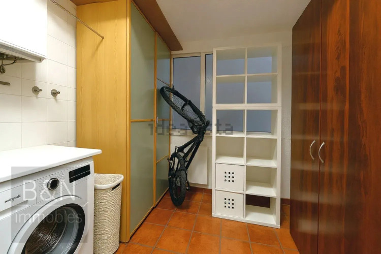 En exclusiva: planta baja con alma de hogar, gran terraza y parking en un entorno tranquilo rodeado