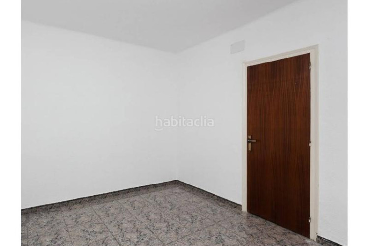 Casa Roc Blanc casa okupada en Roc Blanc Terrassa