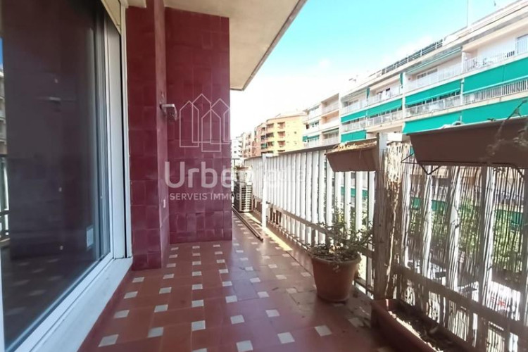 Piso gran piso, 4 habitaciones, genial ubicación en Terrassa