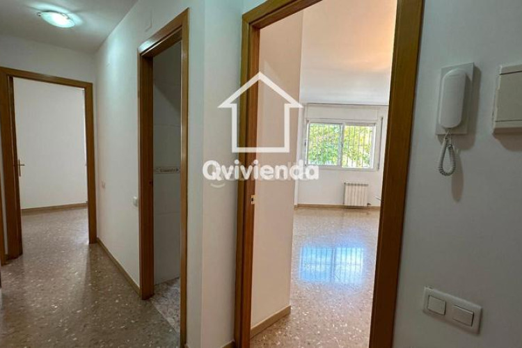 Piso  en planta baja de 3 habitaciones, todo exterior, La Cogullada en Terrassa