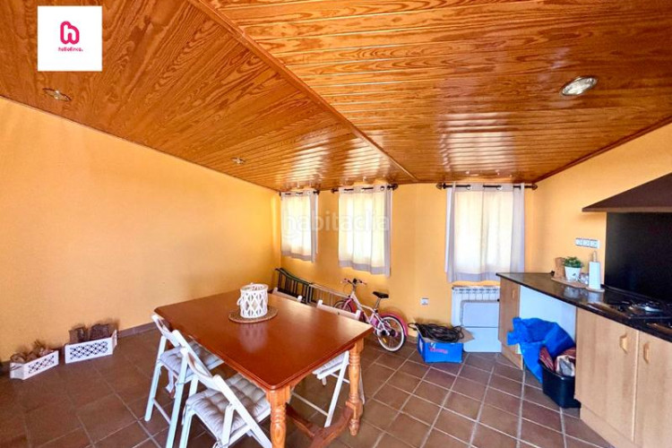 Piso  5 habitaciones con terraza balcón y lavadero para entrar a vivir en Terrassa