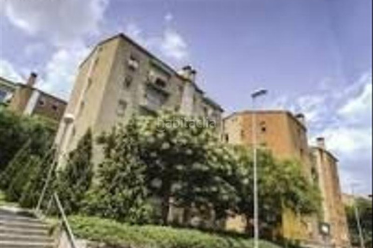 Piso oferta flash! piso de 65 m a reformar en grupo montserrat, en Terrassa