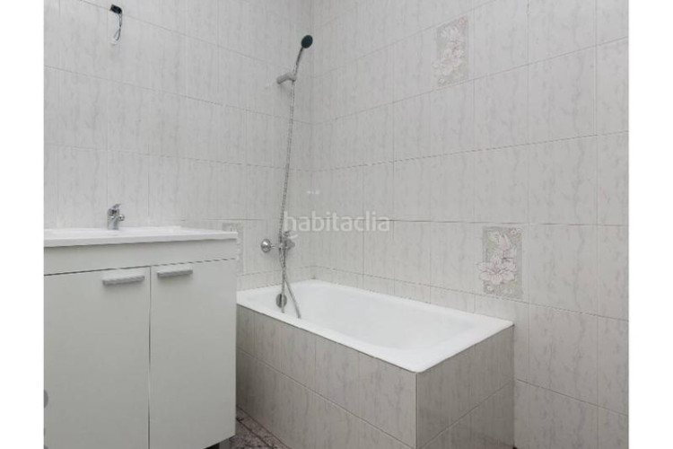 Casa Roc Blanc casa okupada en Roc Blanc Terrassa