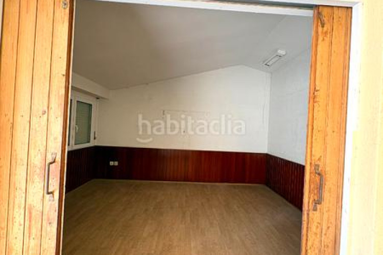 Piso  señorial único en pleno centro – 6 habitaciones, 3 baños, terraza de 200 m², parking incluido en Terrassa