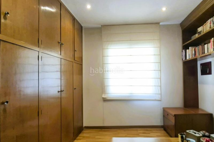 Piso de 4 hab al carrer ireneu a 50 metres rambla en Terrassa