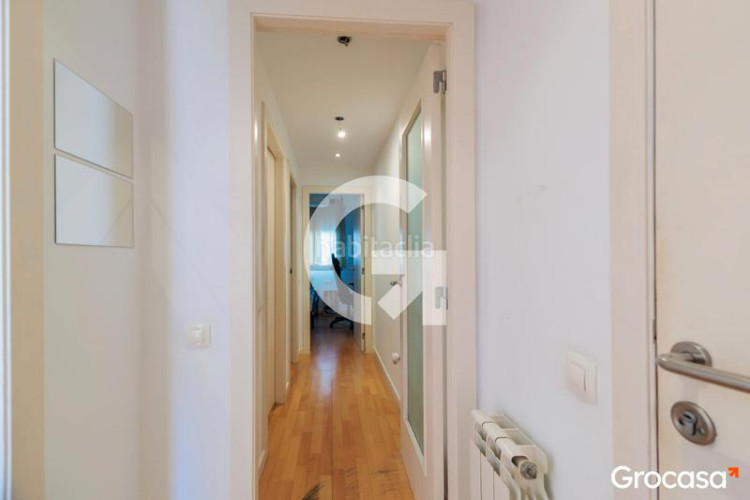 Planta baja precioso piso con terraza y parking en Can Roca en Terrassa