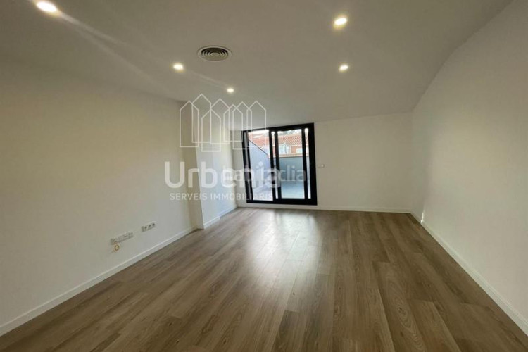 Dúplex duplex tercera planta, 4 habitaciones y con terrazas en Terrassa