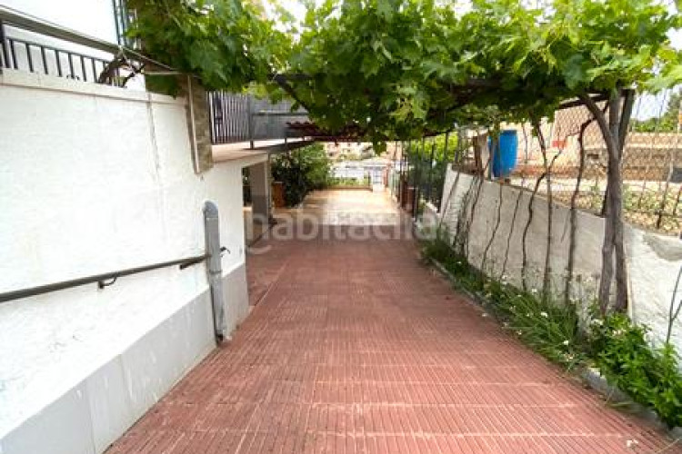 Chalet  bifamiliar ubicado en Can Parellada en Terrassa