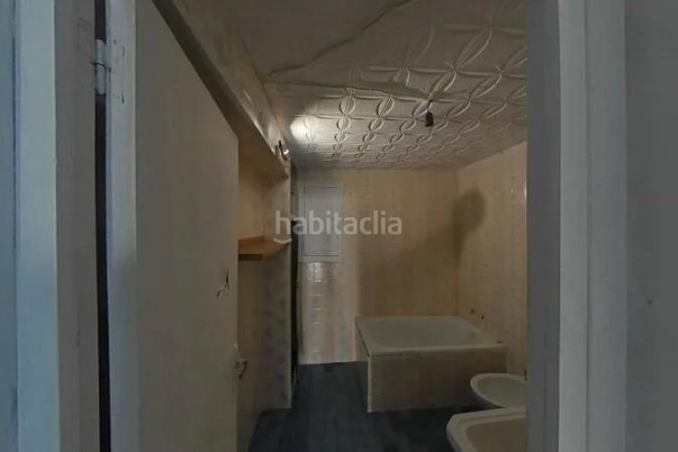 Casa adosada (barcelona). "okupado" (no se puede visitar ni hipotecar). en Terrassa