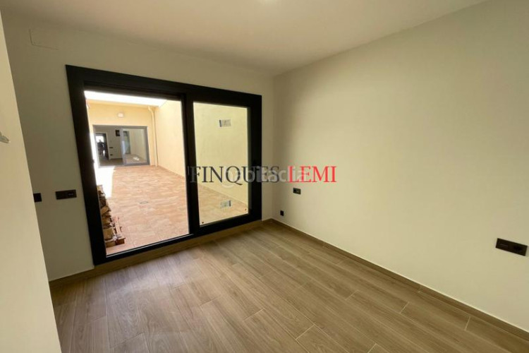 Piso planta baja moderna en can aurell con terraza y eficiencia energética y pk opcional en Terrassa