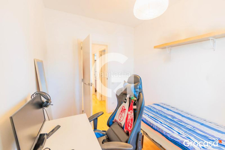 Planta baja precioso piso con terraza y parking en Can Roca en Terrassa