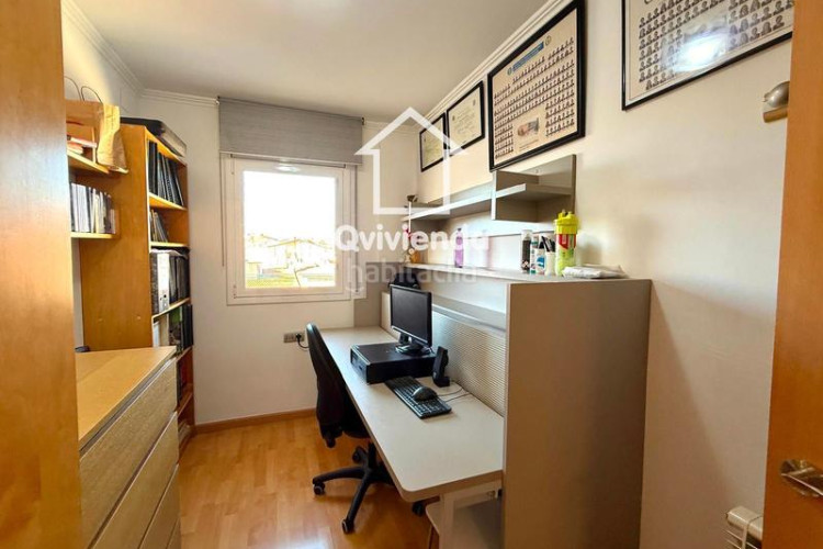 Ático  de 3 habitaciones con gran balcón en av glories catalanes, en Terrassa