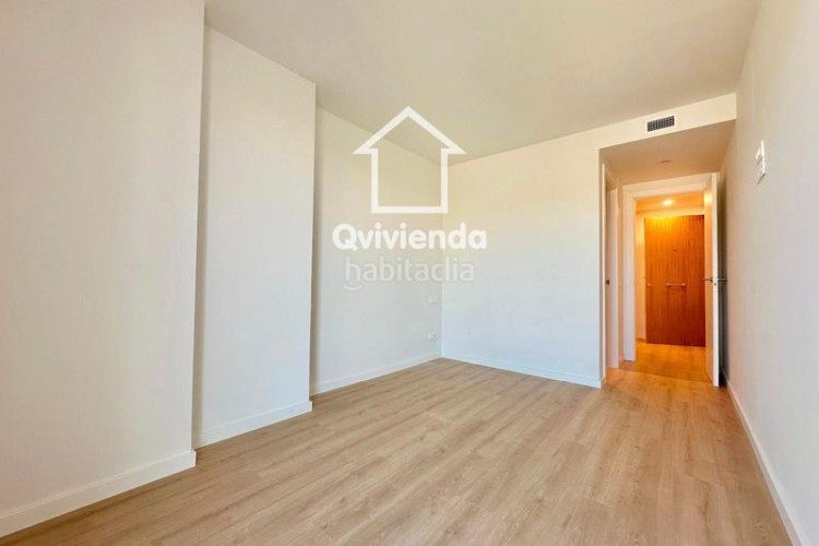 Piso  de 3 habitaciones con balcón en rbla francesc macià en Terrassa