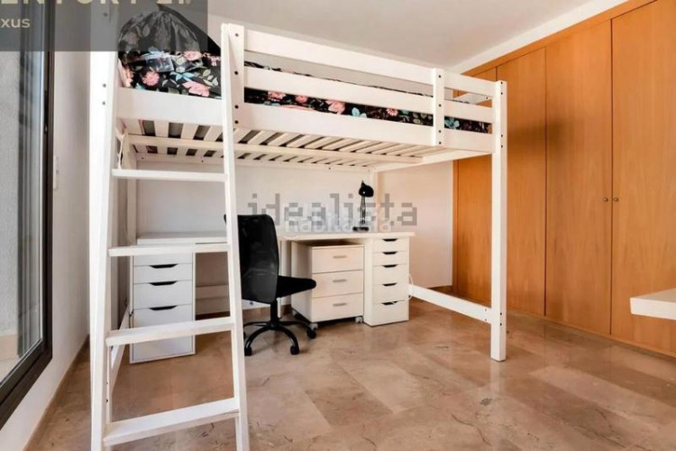 Dúplex en carrer de miquel vives 5 exclusivo duplex: salón-comedor, cocina, 4 habitaciones, 3 baños, terraza, pk y trastero en Terrassa