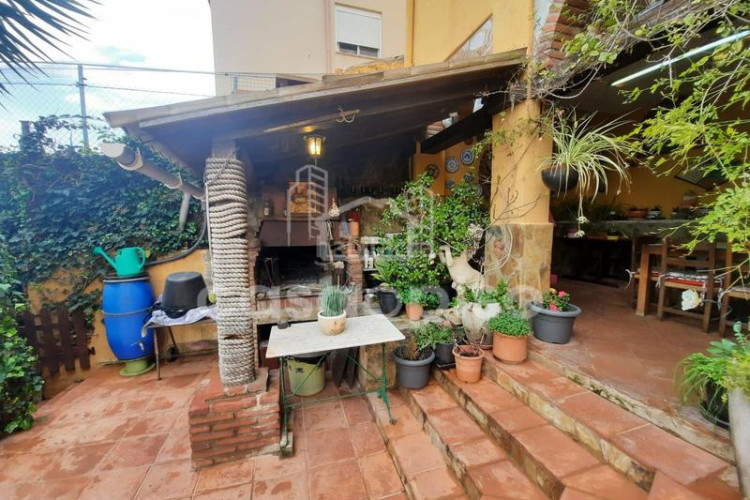 Casa adosada chalet independiente en Les Martines en Terrassa