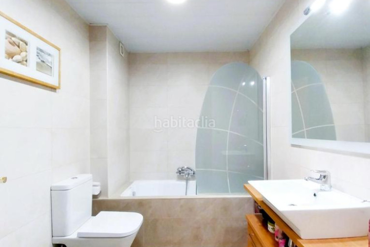 Casa magnifica unifamiliar de 230 m2 con garaje 3 coches, 3 grandes dormitorios, especatcular estudio 55 m2 y patio en Terrassa