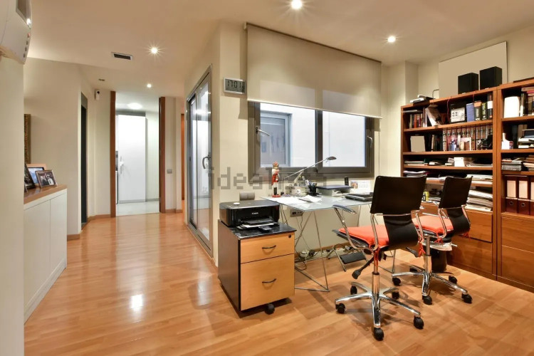 Casa independiente en calle de la Poetessa Caparà