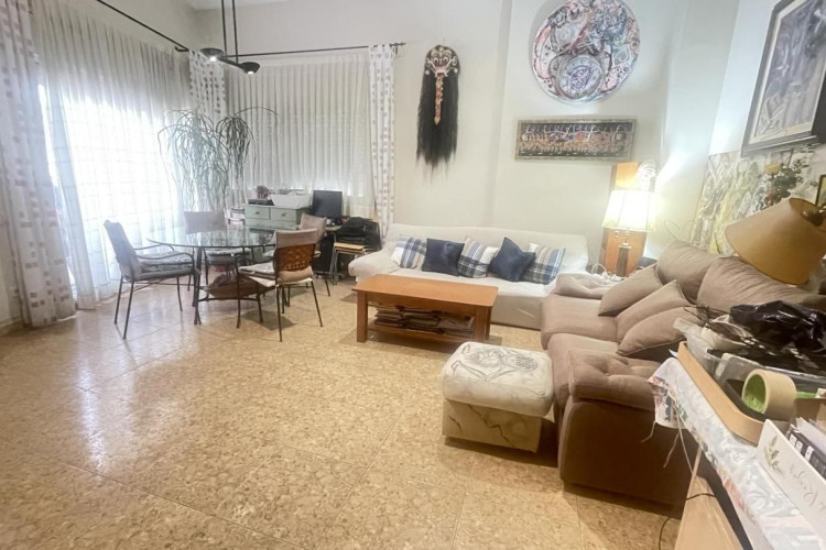 Plau00E7a del Mestre Serrat, Sant Pere