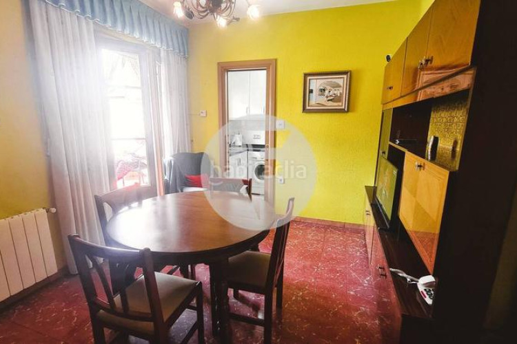 Piso descubre este piso funcional y con mucho potencial! en Terrassa