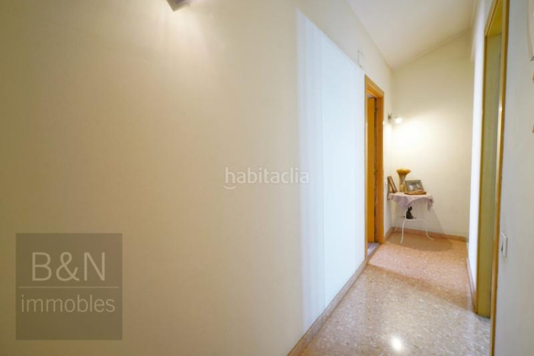Dúplex un hogar con espacios amplios, una espectacular terraza, balcón y tres dormitorios en Terrassa