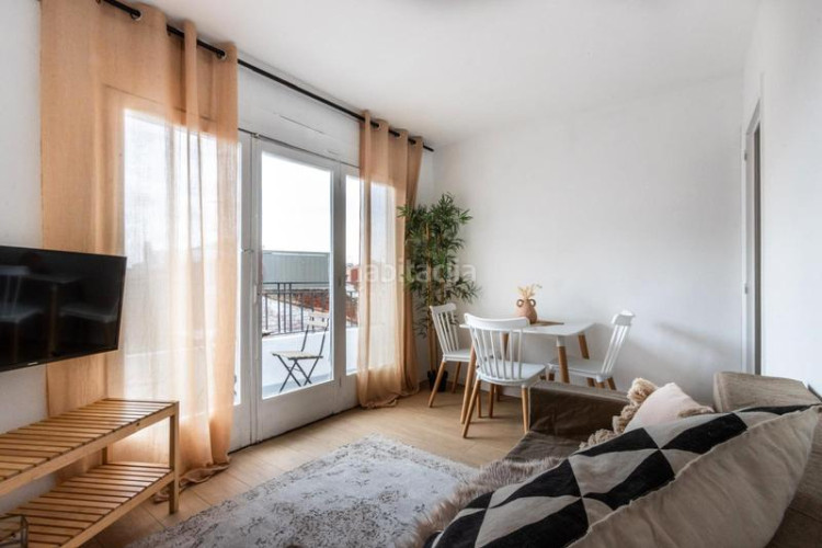 Dúplex vivienda tipo dúplex de 4 habs. con terraza. zona Segle XX. en Terrassa