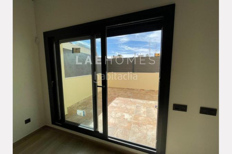 Dúplex  de obra nueva con terraza y buhardilla, a 10 min de fgc rambla en Terrassa