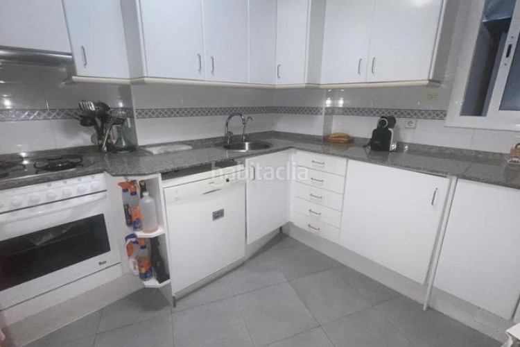 Piso zona de sant pere. piso de 3habs. + 2lav. + balcón + trastero + piscina comunitaria en Terrassa