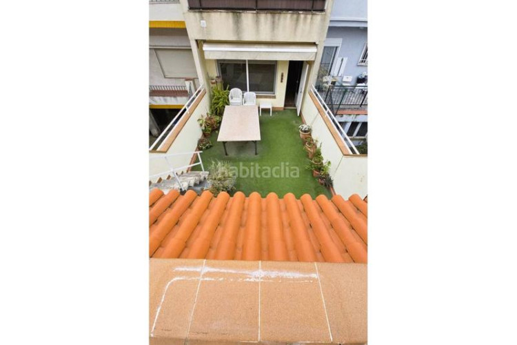 Piso oportunidad piso tipo casa gran garaje y terraza en Terrassa