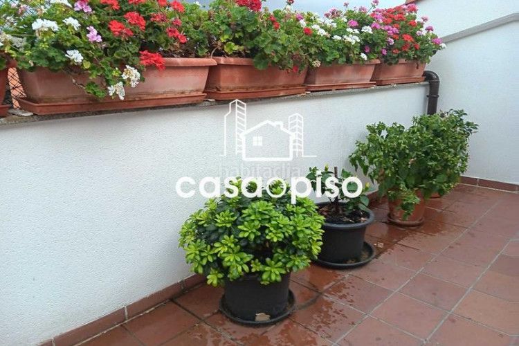 Dúplex  seminuevo en ca nanglada, 2 dormitorios, 2 baños, terraza de 15m y garaje. buena ubicación y vistas despejadas. ven a visit en Terrassa