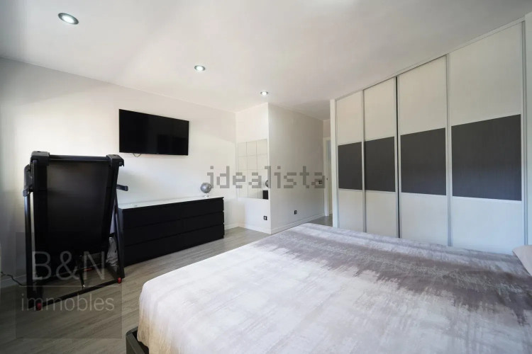 Una vivienda reformada con encanto, dos balcones y plaza de parking