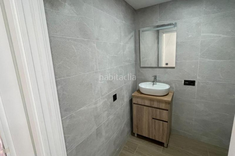 Piso vivienda de obra nueva en can aurell con terraza y parking opcional en Terrassa