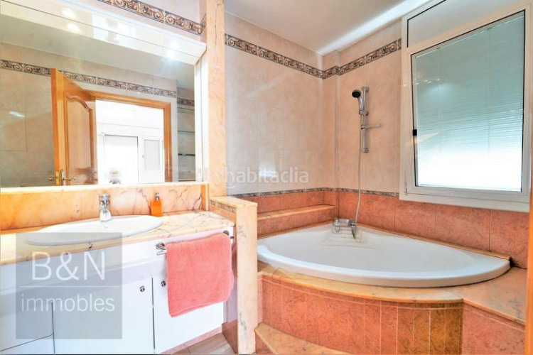 Chalet calidez y diseño en una casa señorial en la zona olímpica! en Terrassa
