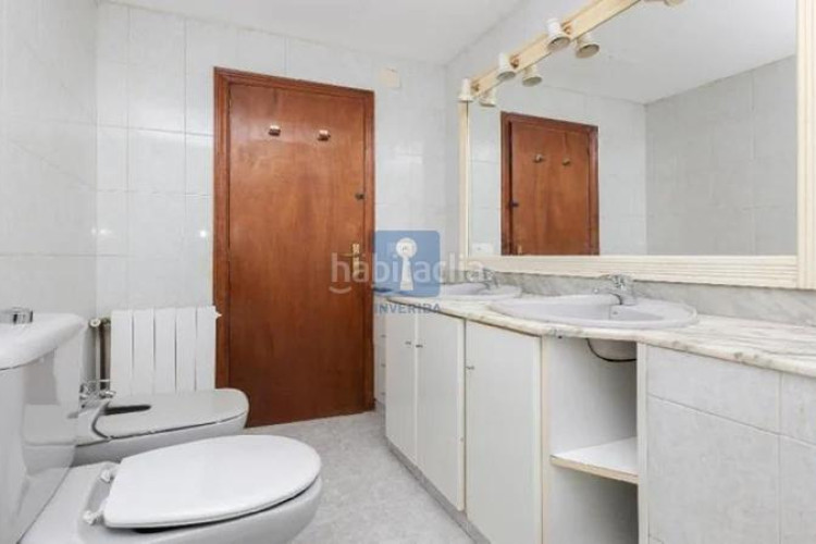 Piso inmueble ilegalmente okupado situado en la calle azorin 4, bajos 1, , barcelona en Terrassa