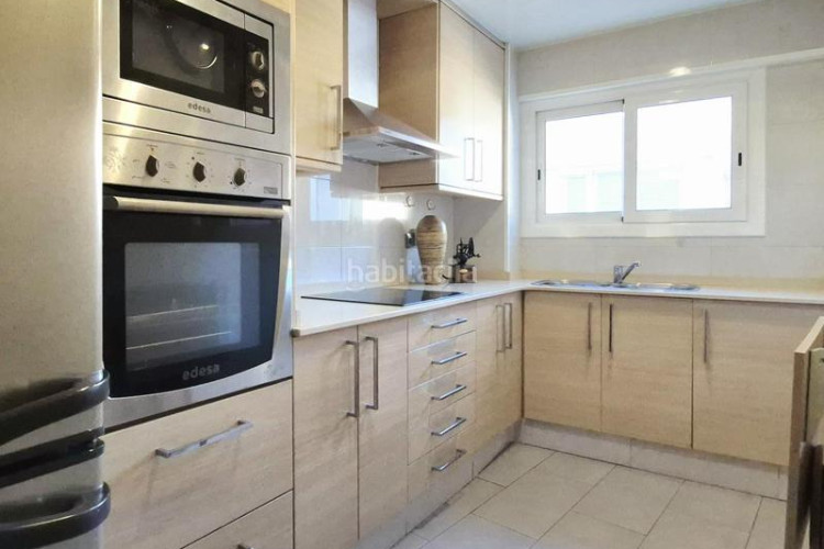 Piso cantoner de 115 m2 amb 4 hab i 2 banys al carrer faraday a 100 metres de la plaça del progres en Terrassa