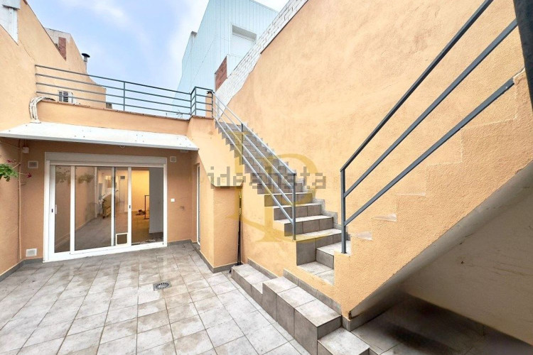 Chalet adosado en venta en Calle de Solsona