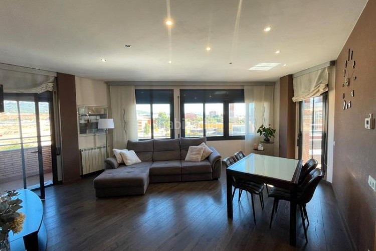 Dúplex zona de Sant Pere Nord. dúplex de 3habs. + estudio + 3lav. + terraza + balcón en Terrassa