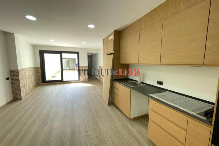 Piso planta baja moderna en can aurell con terraza y eficiencia energética y pk opcional en Terrassa