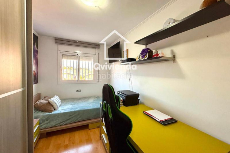 Ático  de 3 habitaciones con gran balcón en av glories catalanes, en Terrassa