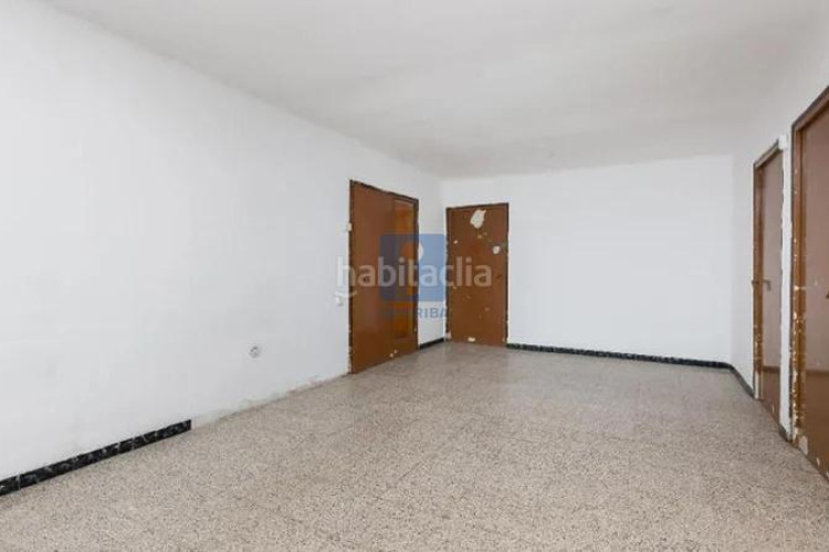 Piso inmueble ilegalmente okupado situado en la calle guadiana 2, 42, , barcelona en Terrassa