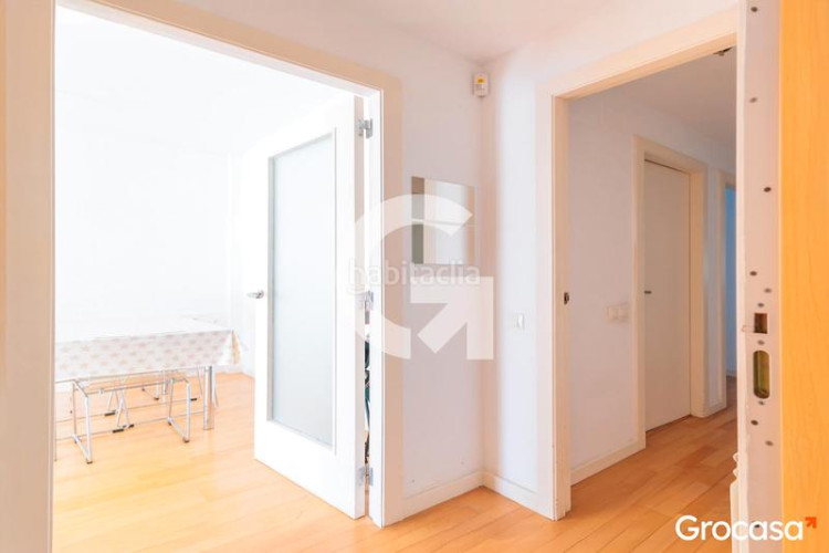 Planta baja precioso piso con terraza y parking en Can Roca en Terrassa