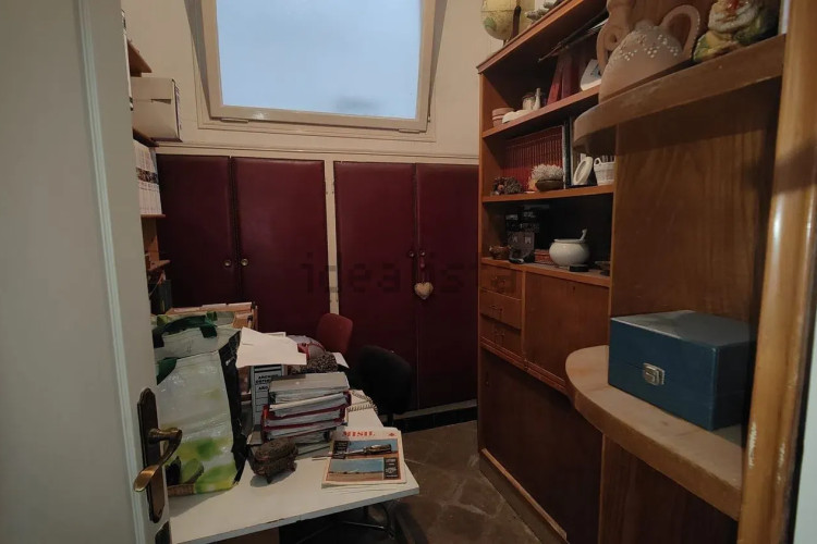Venta Casa Adosada a Reformar con muchas posibilidades.