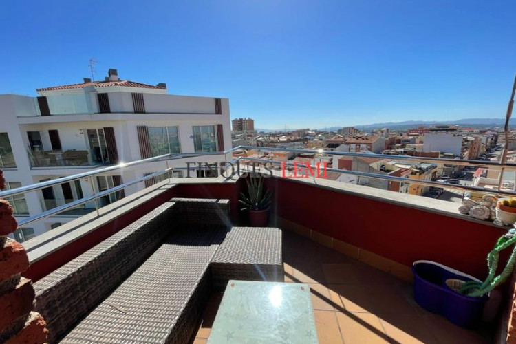 Piso dúplex de lujo con ascensor, terraza y acabados premium en Terrassa
