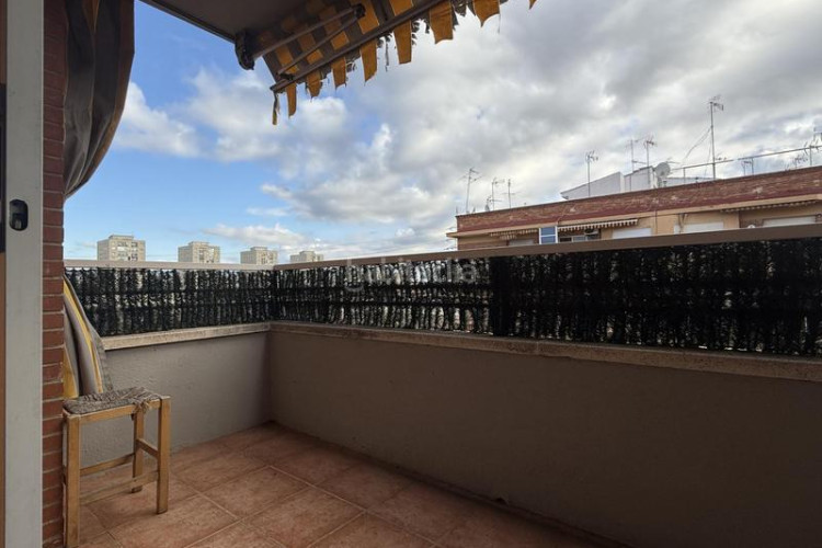 Ático luminoso ático 4habs y 2baños + grande terrazza en Sant Pere Nord en Terrassa