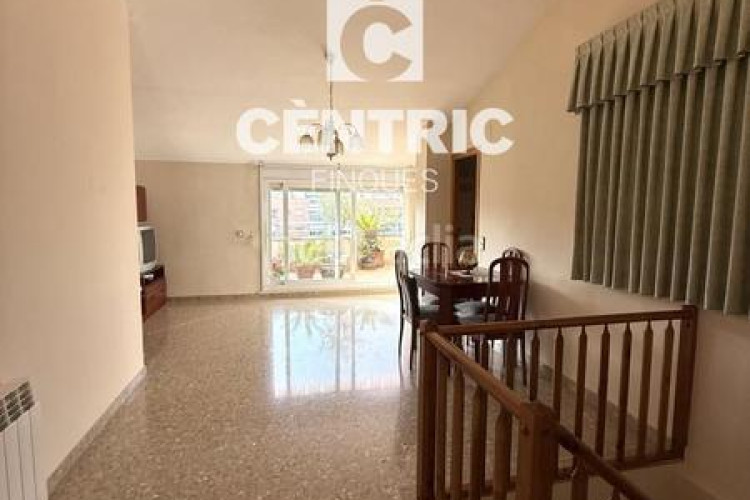 Dúplex ático dúplex en venta con 4 habitaciones estudio en Terrassa