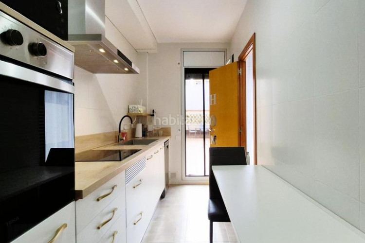 Planta baja  seminueva de 3 hab con patio de 60 m2 en rambla francesc macia en Terrassa