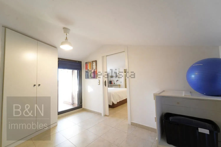 ¡Bienvenido al hogar de tus sueños! Este exclusivo dúplex es mucho más que una vivienda.