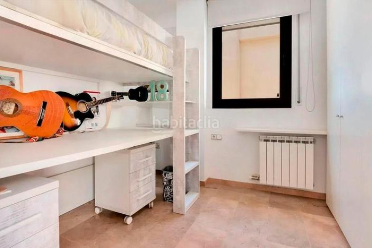 Dúplex en carrer de miquel vives 5 exclusivo duplex: salón-comedor, cocina, 4 habitaciones, 3 baños, terraza, pk y trastero en Terrassa