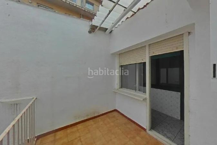 Casa adosada (barcelona). "okupado" (no se puede visitar ni hipotecar). en Terrassa
